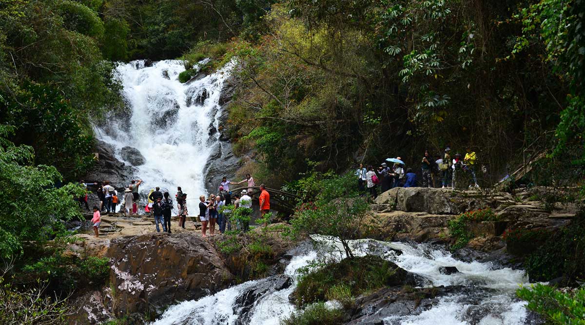 Datanla Falls: Thác nước đẹp với hoạt động mạo hiểm như trượt thác, zipline. Datanla Falls: Thác nước đẹp với hoạt động mạo hiểm như trượt thác, zipline.