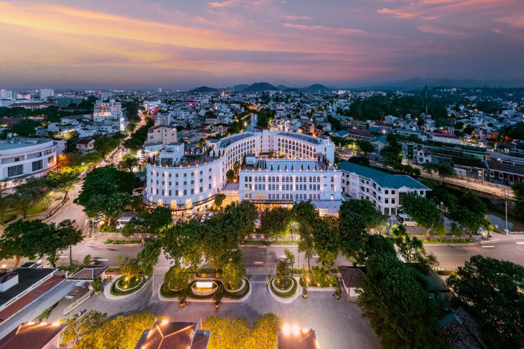 SILK PATH GRAND HUE