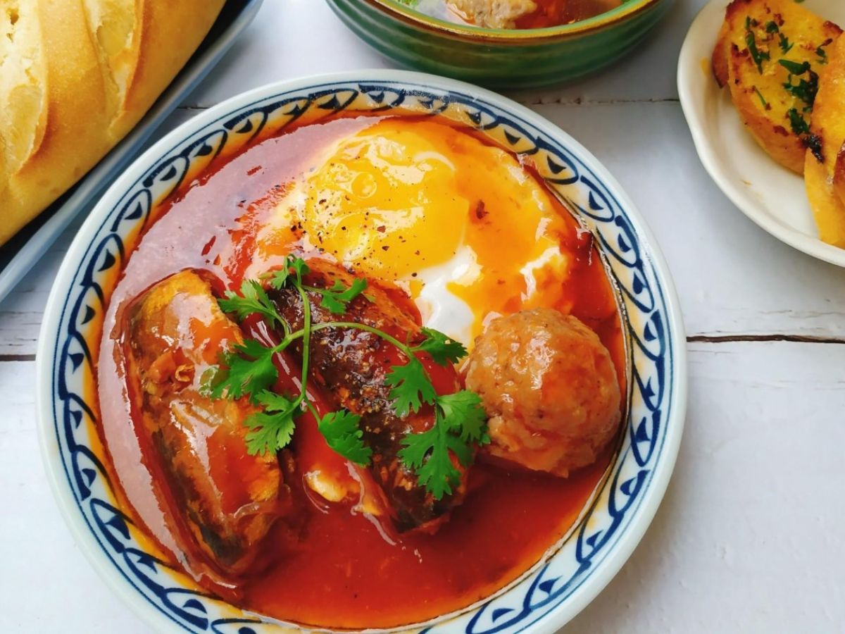 Bánh mì chảo xíu mại - món ăn nổi tiếng tại Vũng Tàu