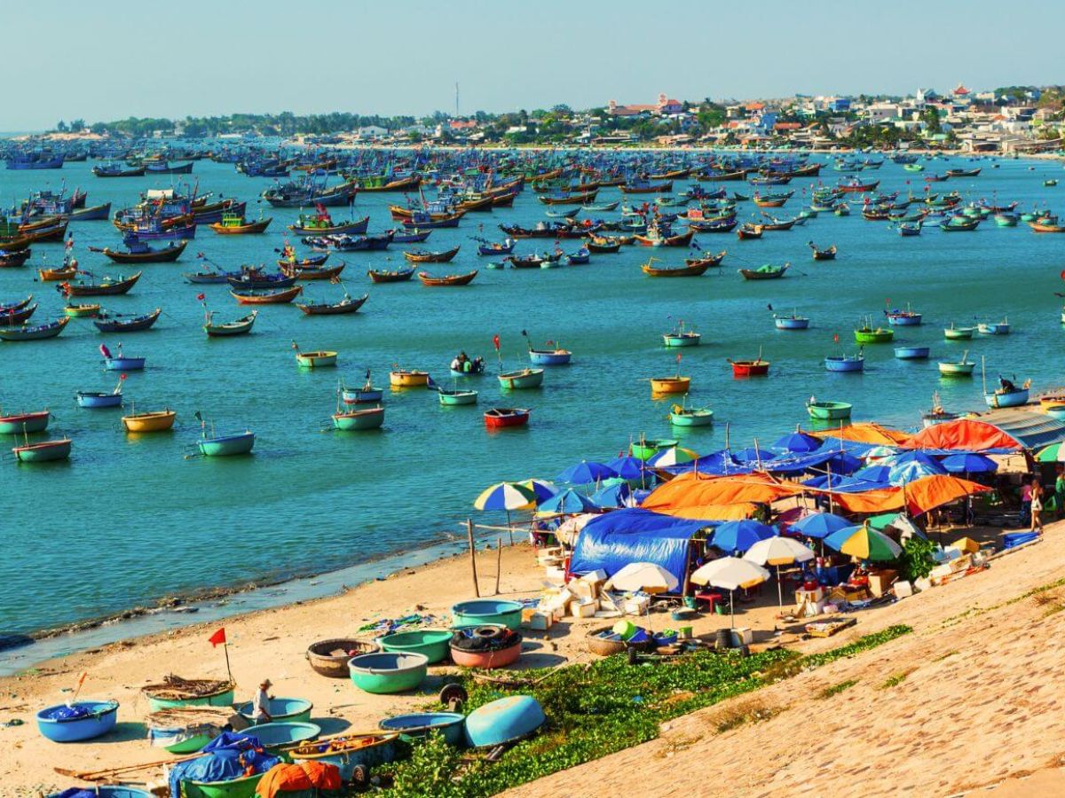 Sáng khám phá làng chài