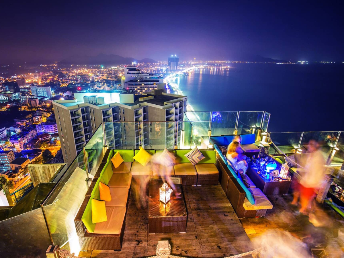 Skylight - Top quán Bar nổi tiếng ở Cam Ranh