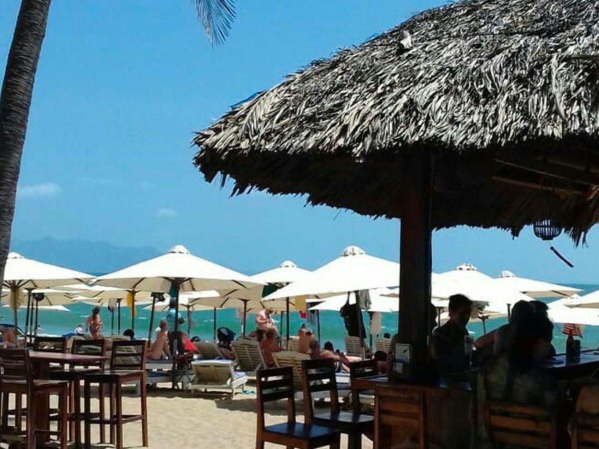 Bluesea Beach-quán cafe đẹp ở Nha Trang view biển cực xin sò