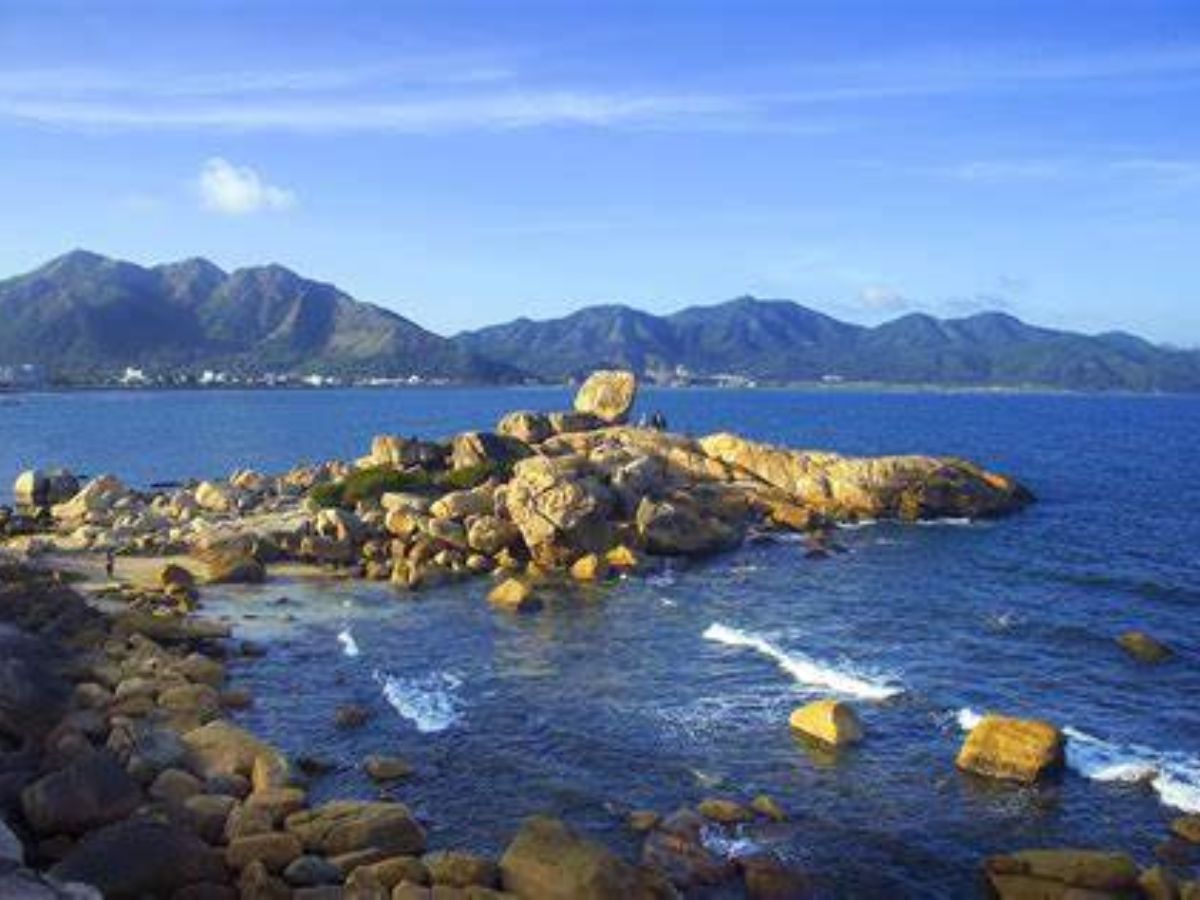 Bãi Hòn Chồng-bãi biển Nha Trang đẹp nhất