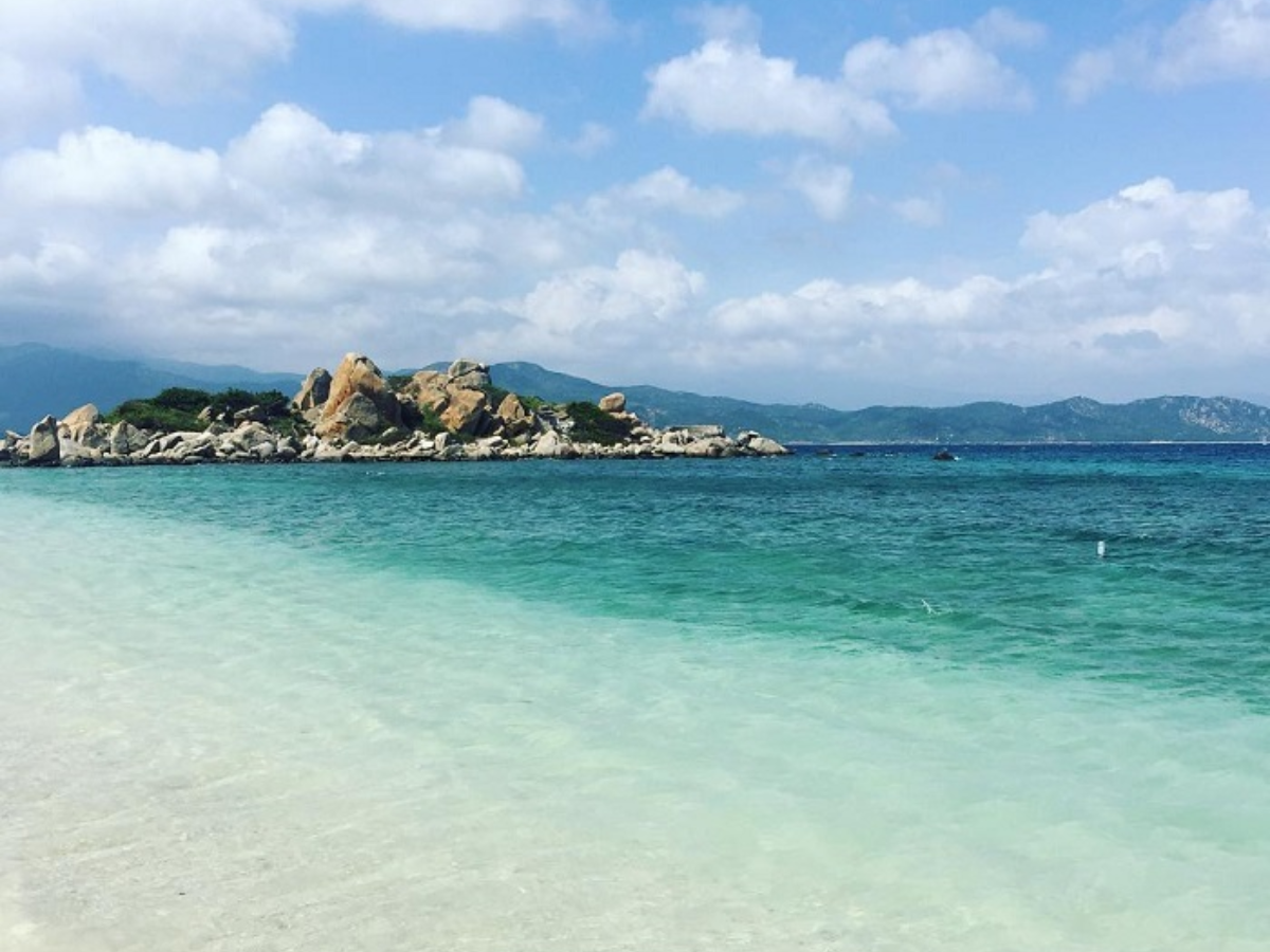 Bãi Nhà Cũ- Top bãi biển Cam Ranh đẹp nhất