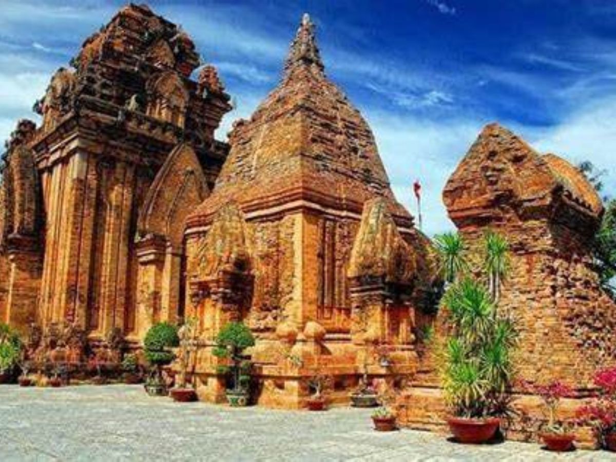 Tháp Bà Ponagar-địa điểm giải trí hấp dẫn tại Nha Trang