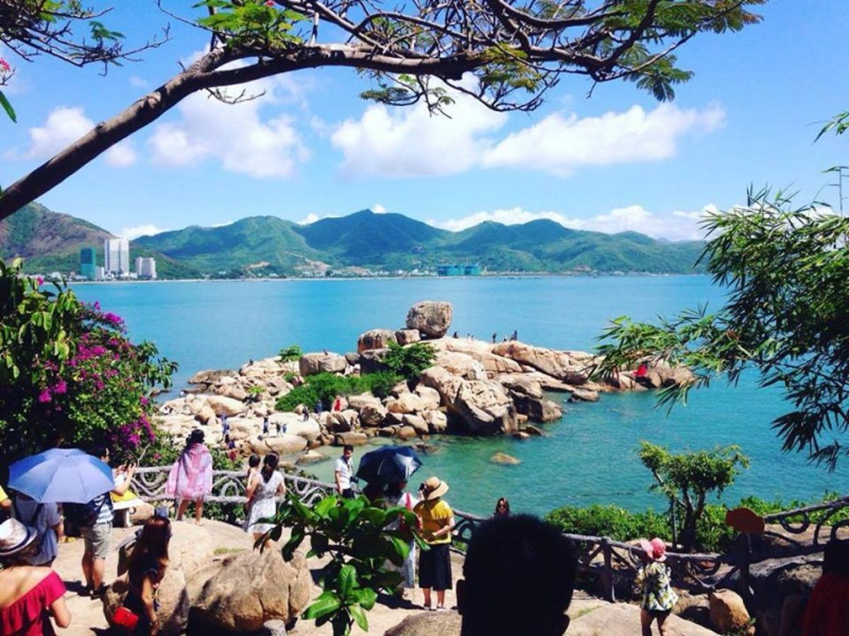 Hòn Chồng điểm đến -du lịch Nha Trang 3 ngày 2 đêm 
