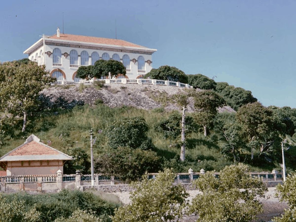 Tham quan Bạch Dinh