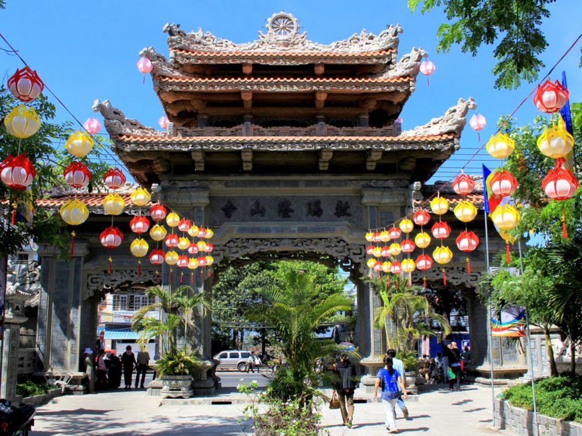 Chùa Long Sơn-địa điểm giải trí hấp dẫn tại Nha Trang
