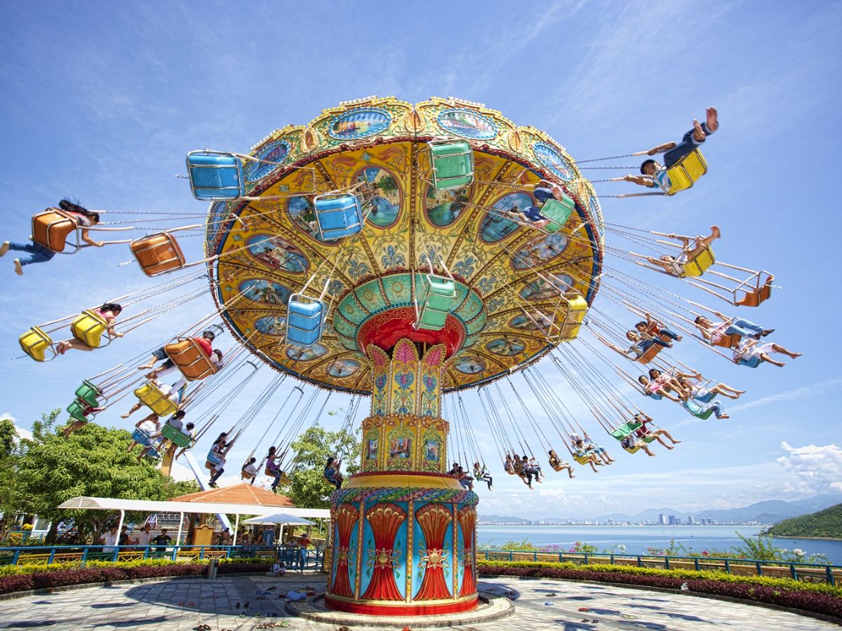 Vui chơi tại Vinpearl Land