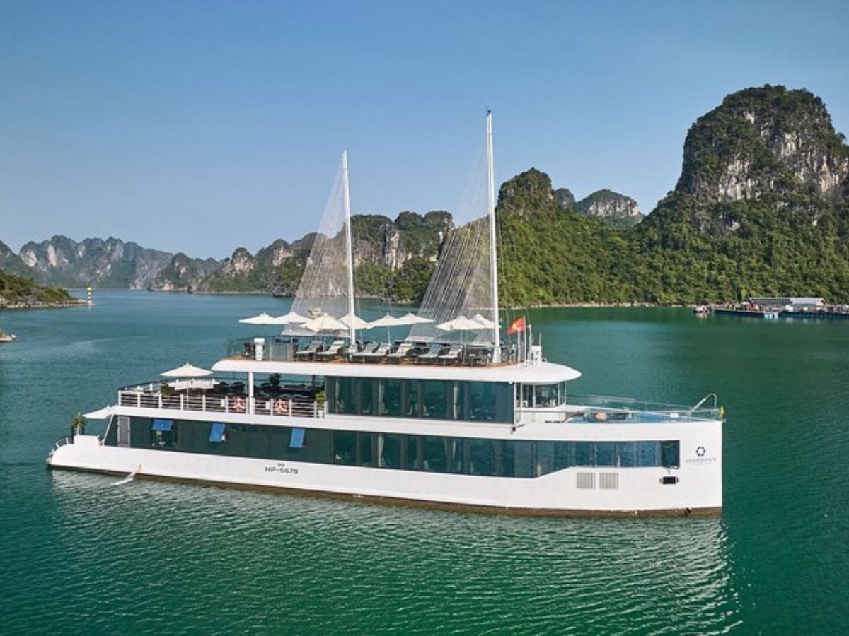 Jade Sails - du thuyền Hạ Long cao cấp nhất