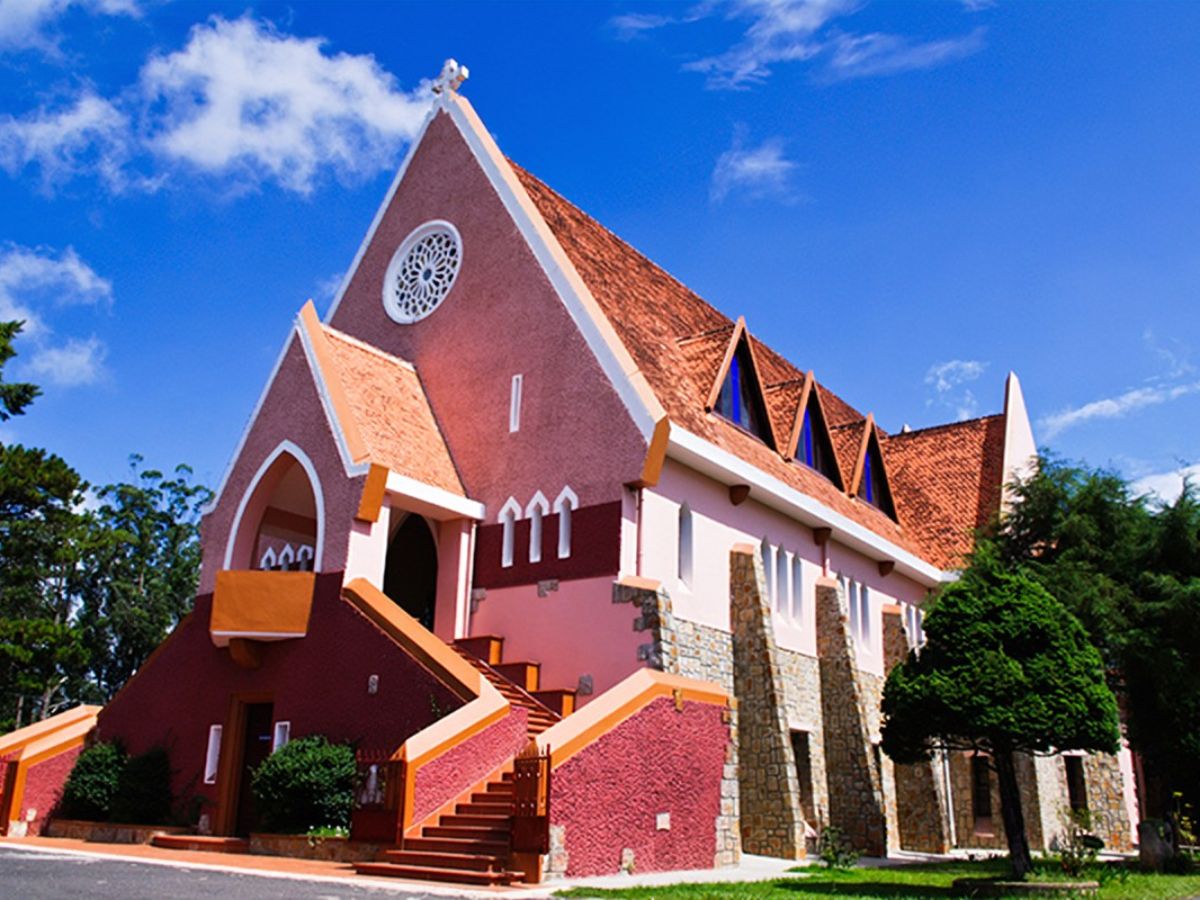 Nhà Thờ Domaine De Maria