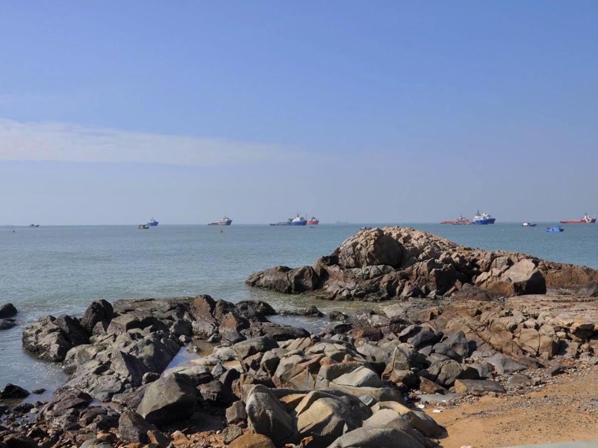 Bãi biển Chí Linh